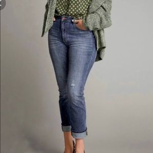 Cabi Higher Straight Jean size 6, NWT, #3940